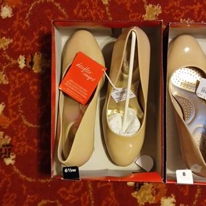 Dexflex Comfort Karma heels New With Tag Tan